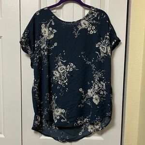 Chic Floral Print Blouse in Dark Blue and White